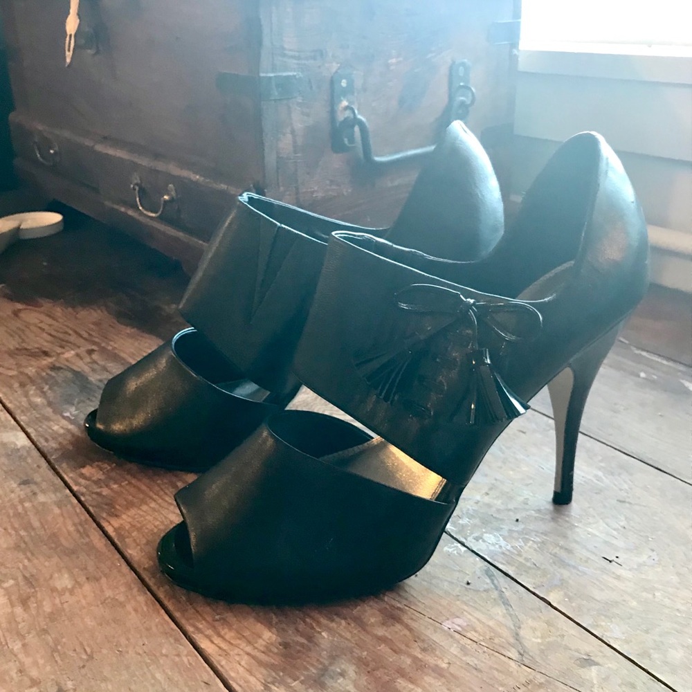 White House Black Market “Emilia” tassel stiletto - Picture 2 of 8